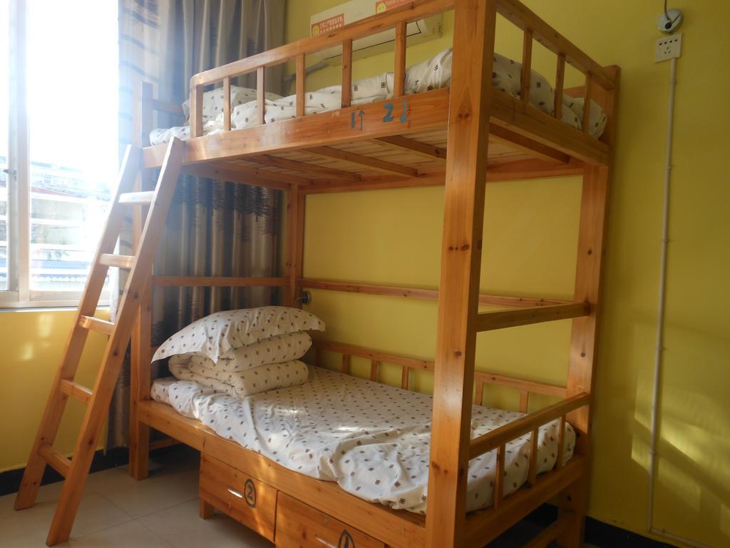 Yangshuo Travellers Land Youth Hostel Exterior photo