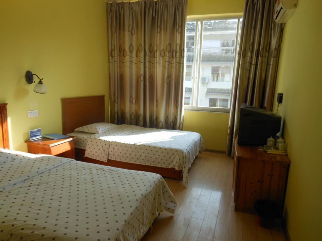 Yangshuo Travellers Land Youth Hostel Exterior photo