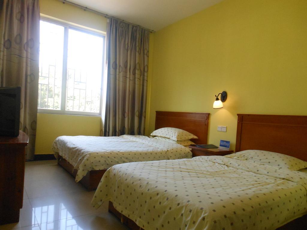 Yangshuo Travellers Land Youth Hostel Exterior photo