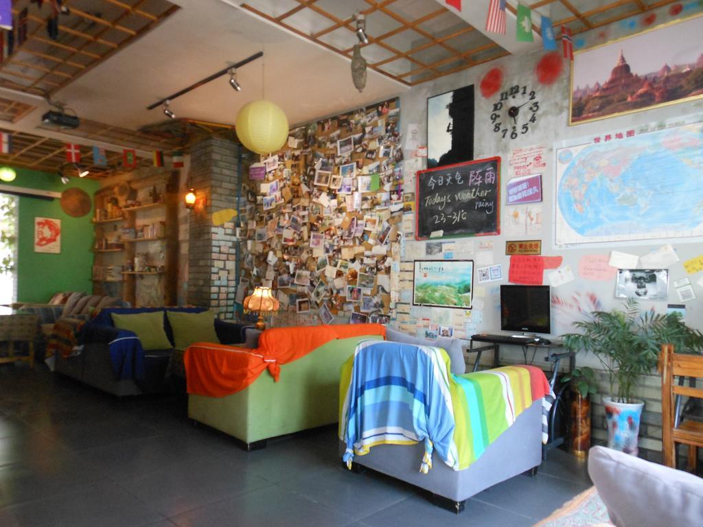 Yangshuo Travellers Land Youth Hostel Exterior photo