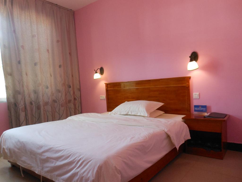 Yangshuo Travellers Land Youth Hostel Exterior photo